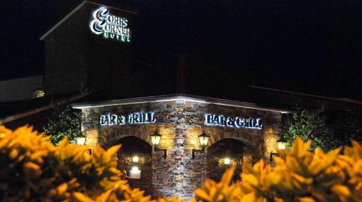 Corr'S Corner Hotel Нютънаби Екстериор снимка